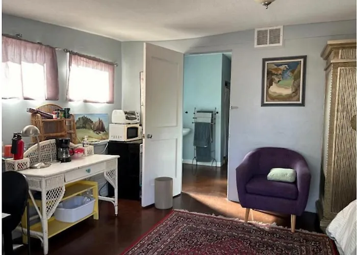 Gasthof Private With Private Bath, Entrance And Kitchenette *