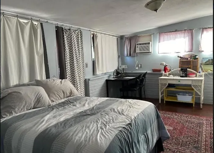 Gasthof Private With Private Bath, Entrance And Kitchenette Phoenix